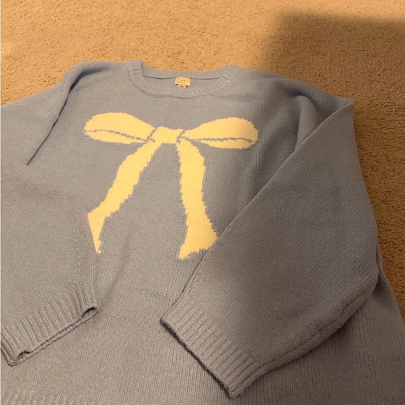 Plus size bow sweater - Picture 2 of 3
